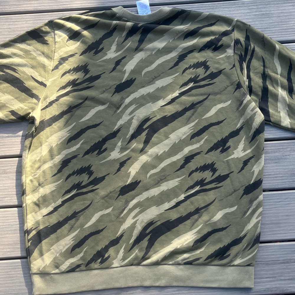 Adidas; NWT; Olive Green Camo: Long Sleeve; Crewneck; Sweatshirt; Men's XXL - Picture 5 of 5